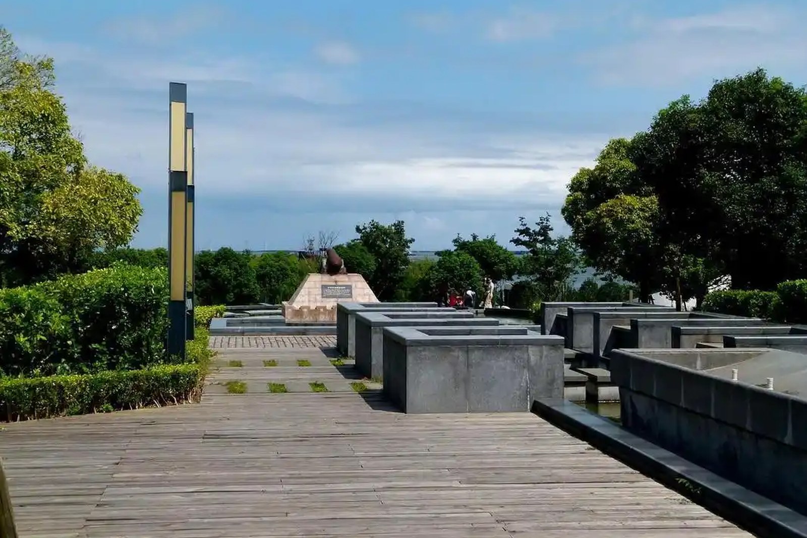 Photograph of the Paotaiwan Wetland Park Walk route, a riverfront park at Wusongkou