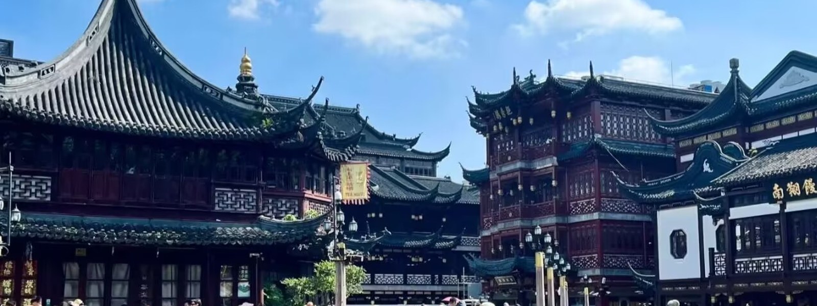Photograph of the Yuyuan old city walk route